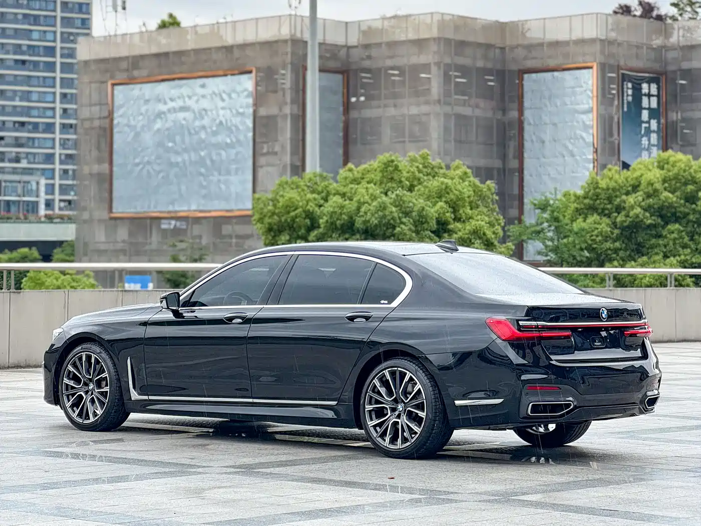 BMW 7 Series 2021 Model 740Li Leading M Sport Package фото 4