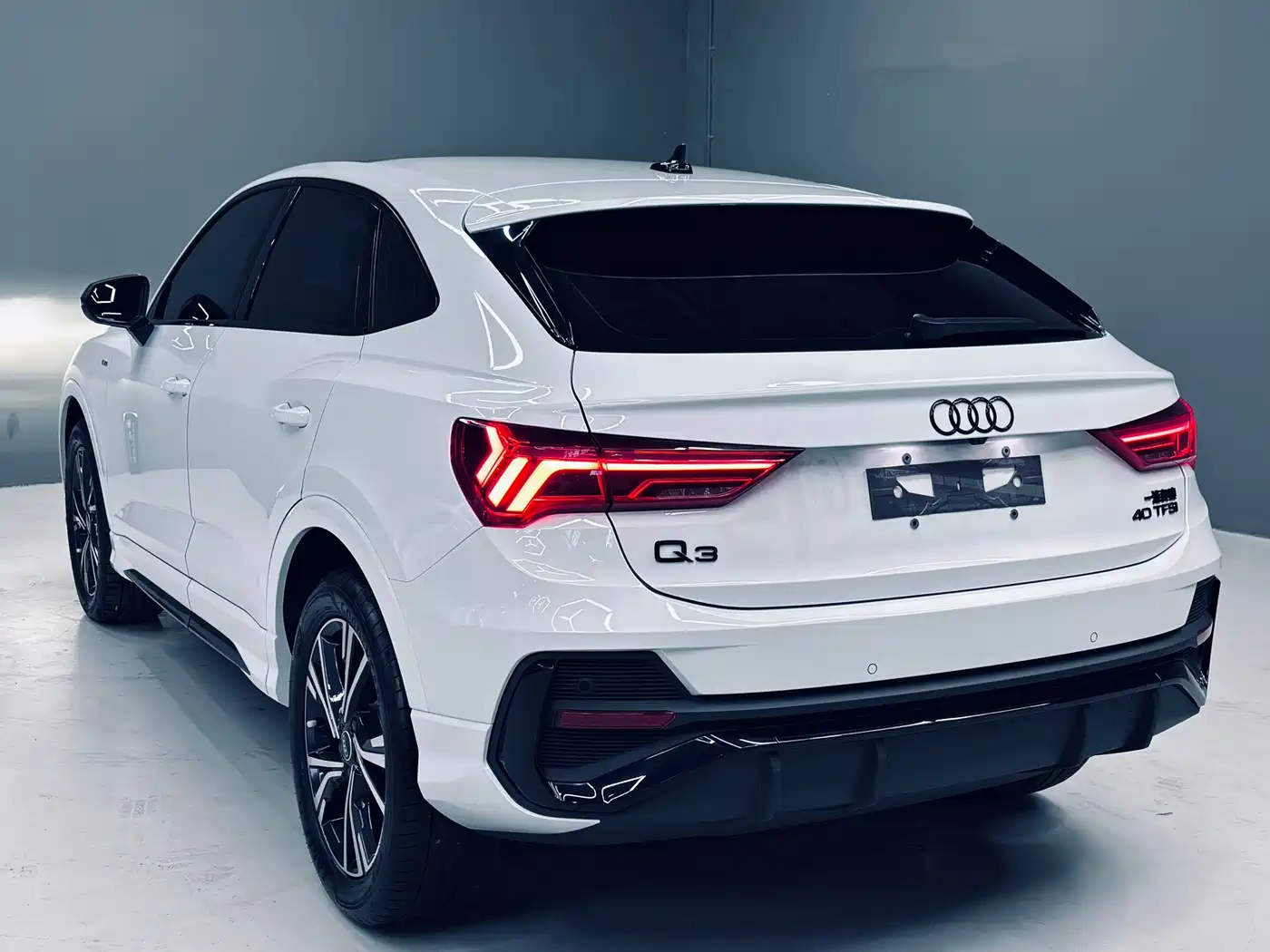 Audi Q3 Sportback 2023 Facelift 40 TFSI Fashion фото 3