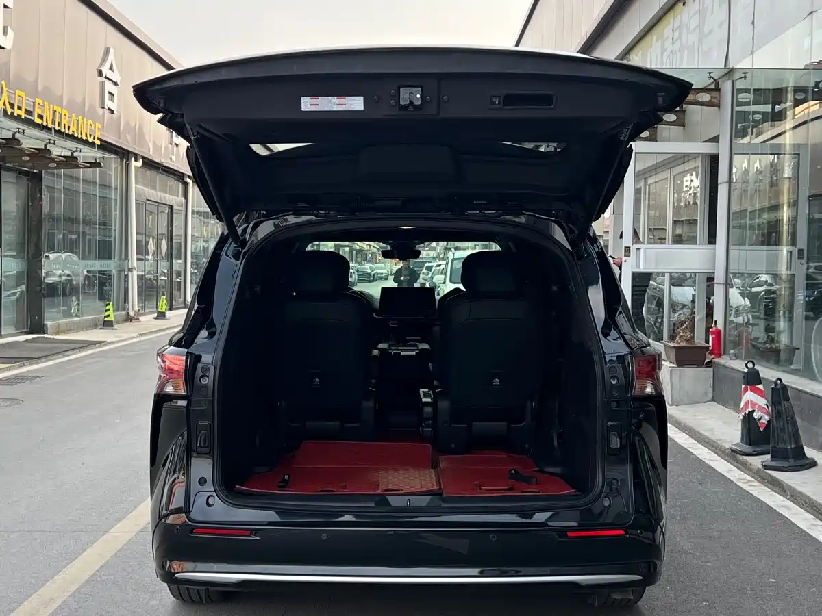 Toyota Sienna 2024 2.5L Hybrid 4WD Premium Edition фото 6