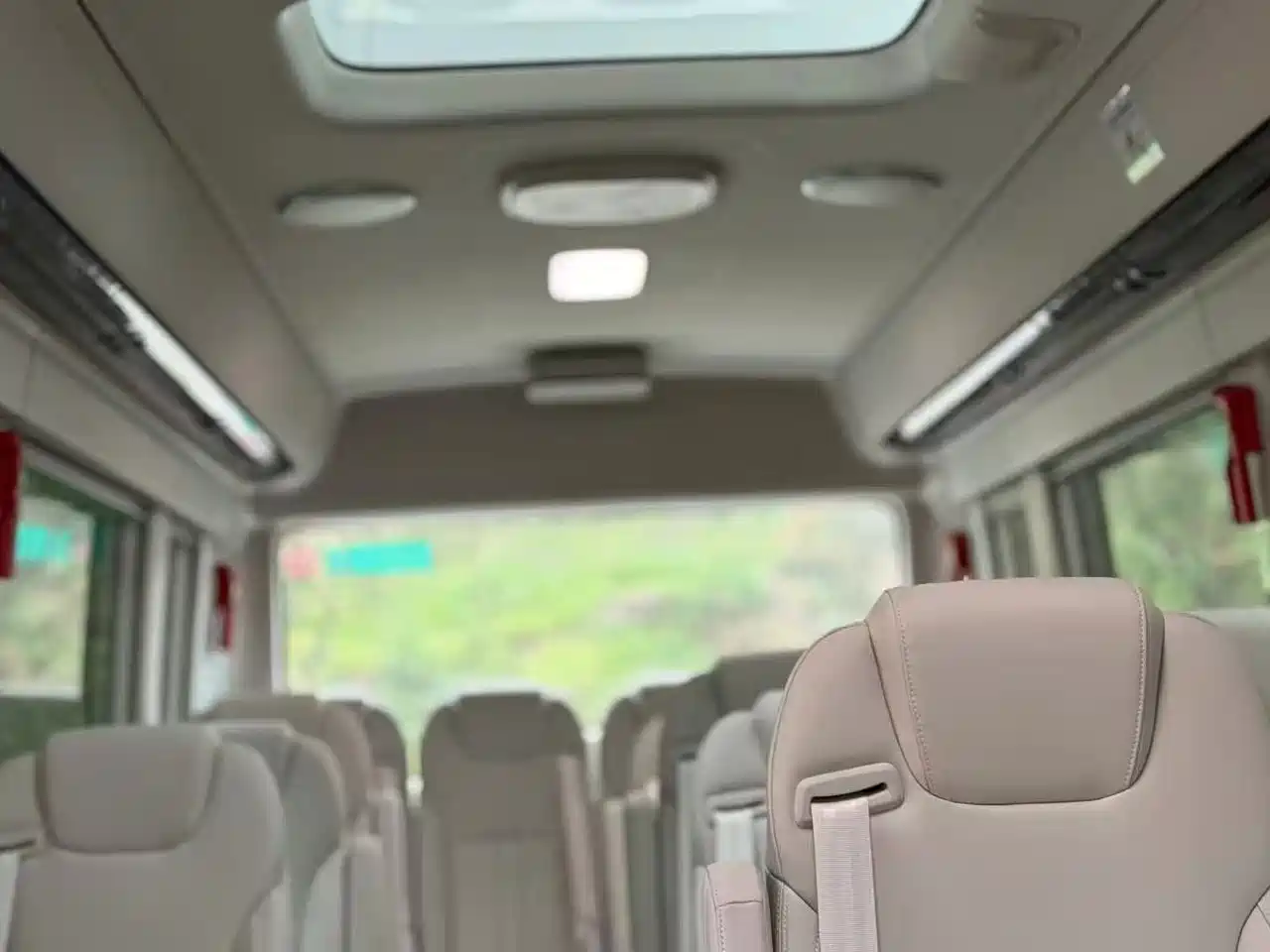 Hongqi Guoyue 2024 3.0T Flagship Edition 17-seater фото 10