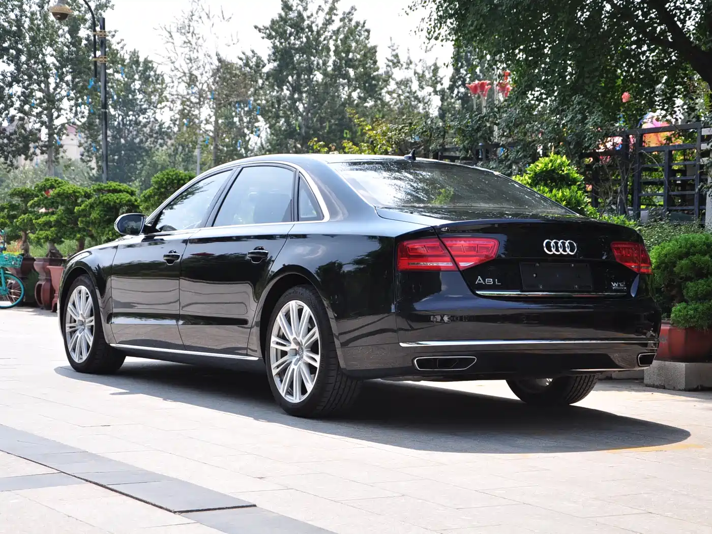 Audi A8 2012 A8L 6.3 FSI W12 quattro фото 4