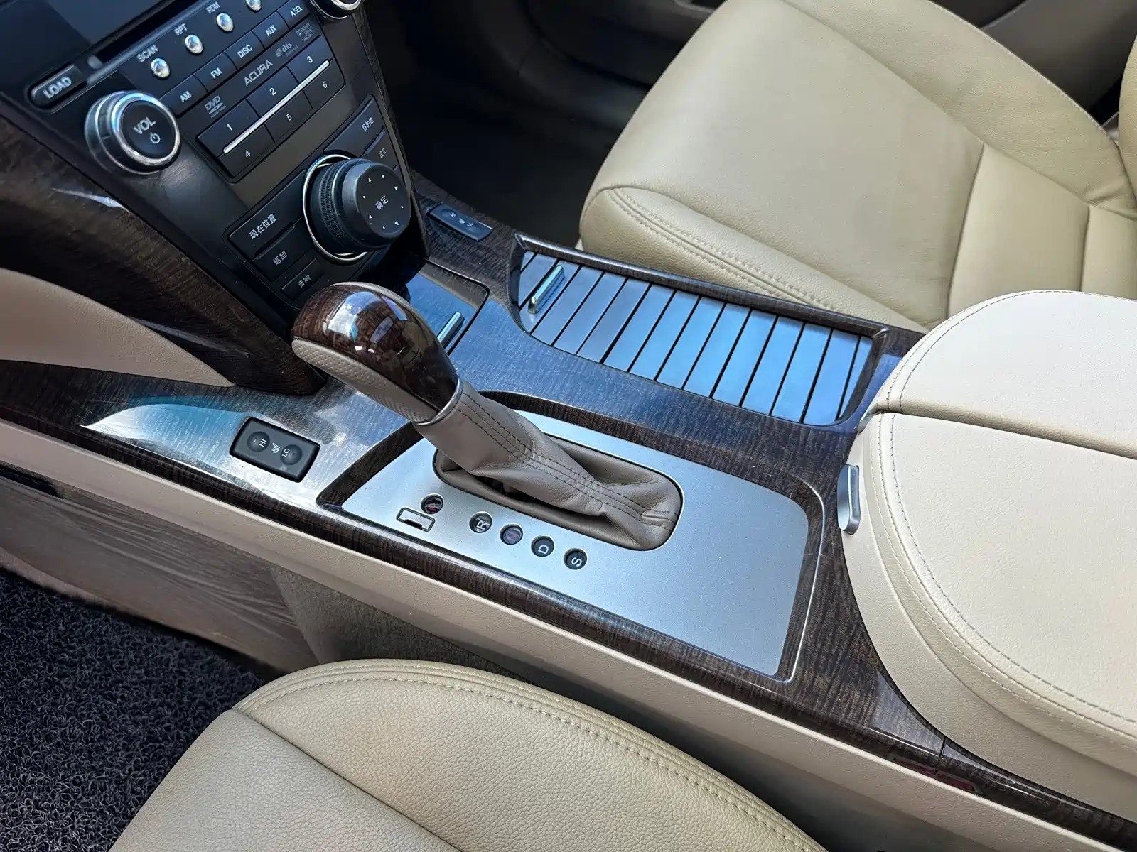 Photo 13 - Acura MDX