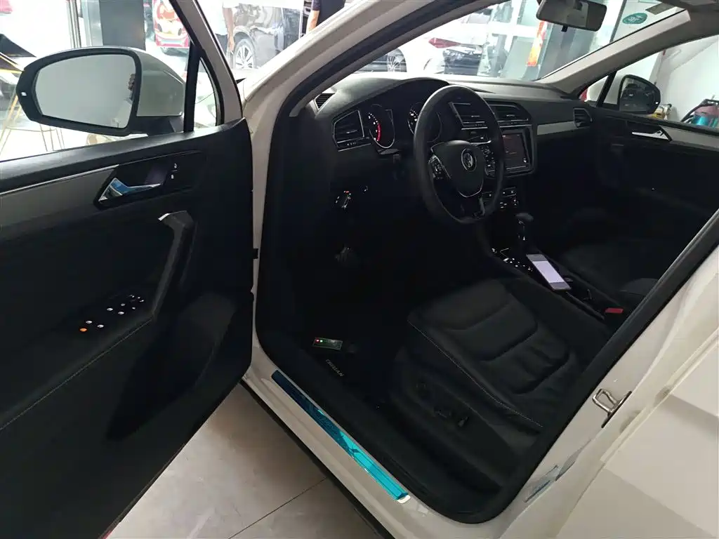 Volkswagen Tiguan L 2019 330TSI Automatic 2WD Panorama Comfort Edition China VI фото 12