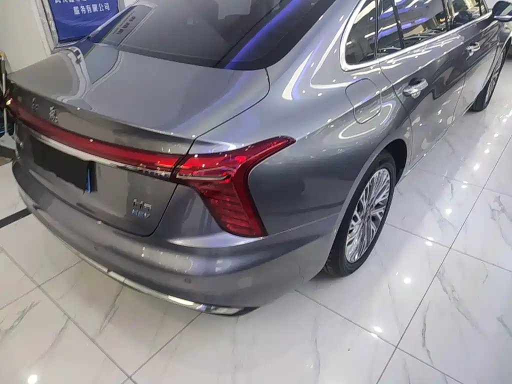 Фото 24 - Hongqi H5