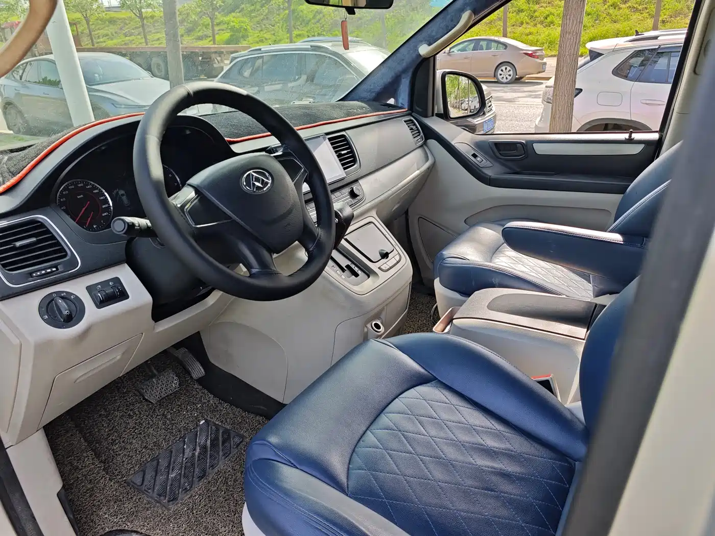 SAIC Maxus Maxus G10 2014 Model Year 2.0T Auto Executive фото 16