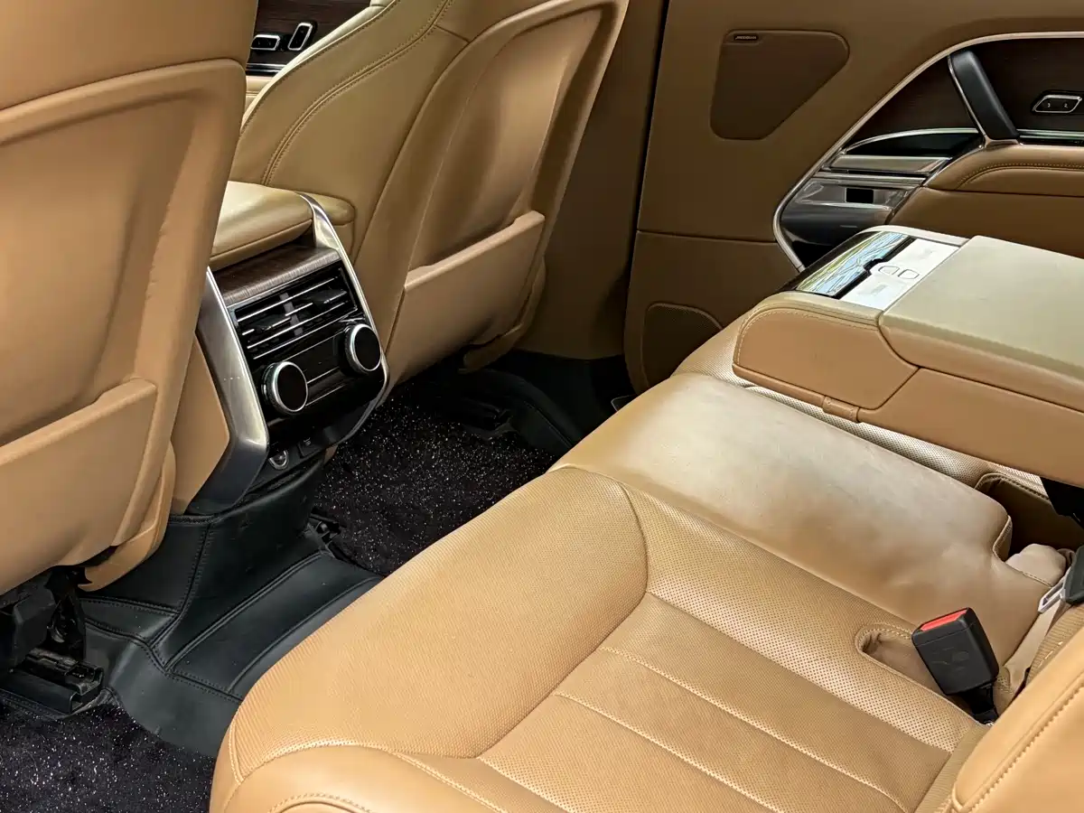 Land Rover Range Rover 2023 3.0 L6 400PS Golden Age 7-Seater Long Wheelbase фото 23