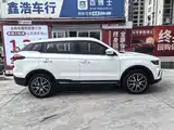 Фото 9 - Geely Atlas