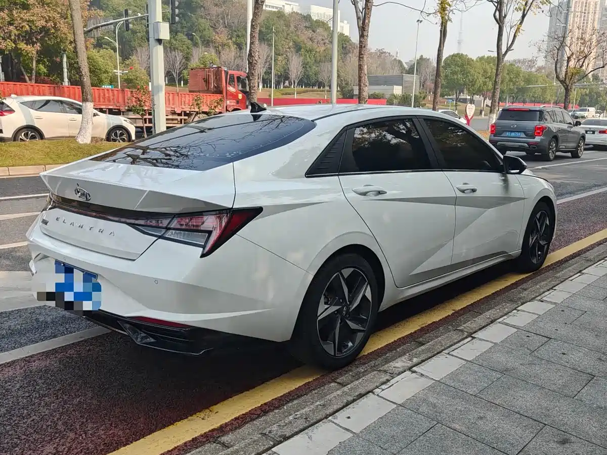 Hyundai Elantra 2021 1.5L CVT GLS Leading Edition фото 7