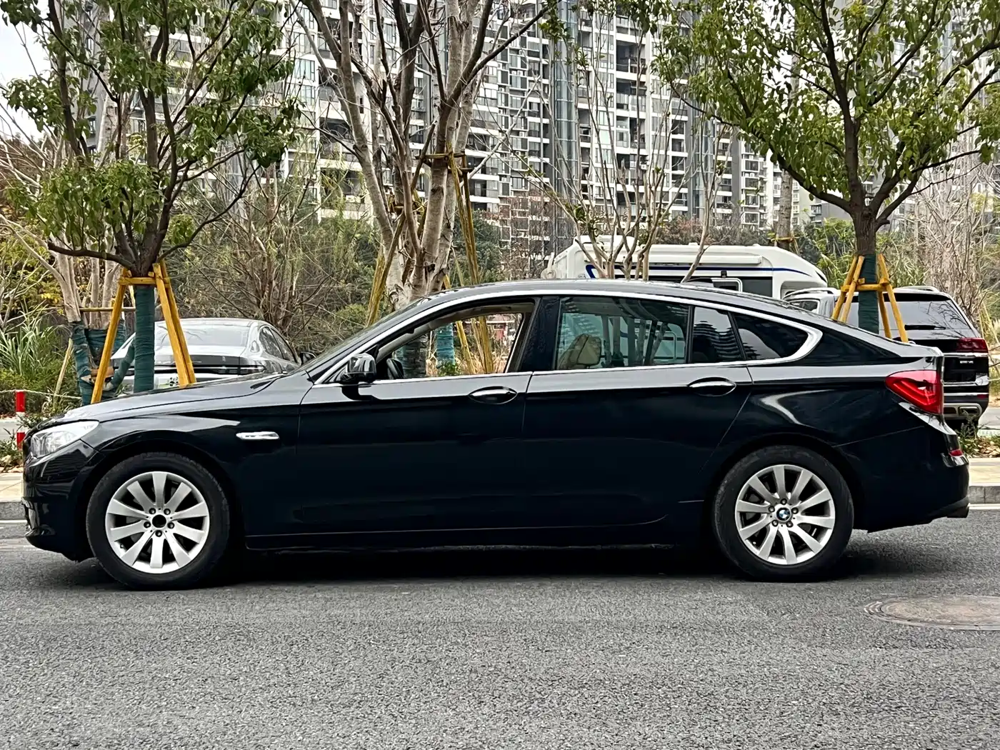 BMW 5 Series GT 2011 535i xDrive Luxury Model фото 8