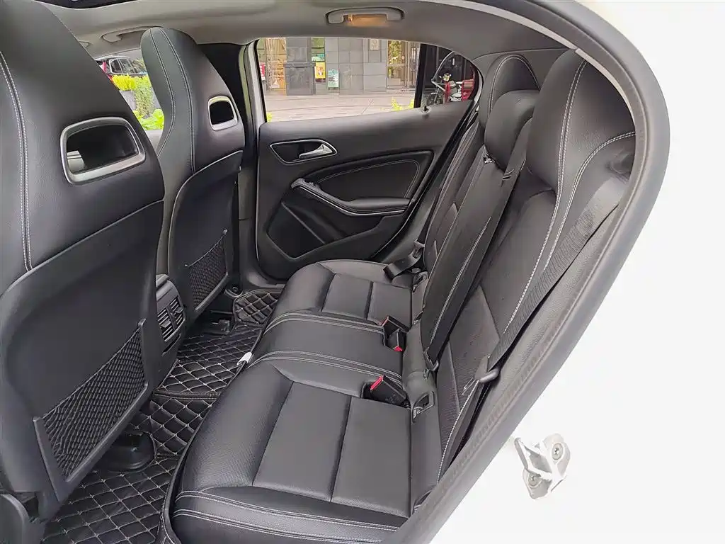 Mercedes-Benz GLA 2017 GLA 220 4MATIC Fashion фото 8