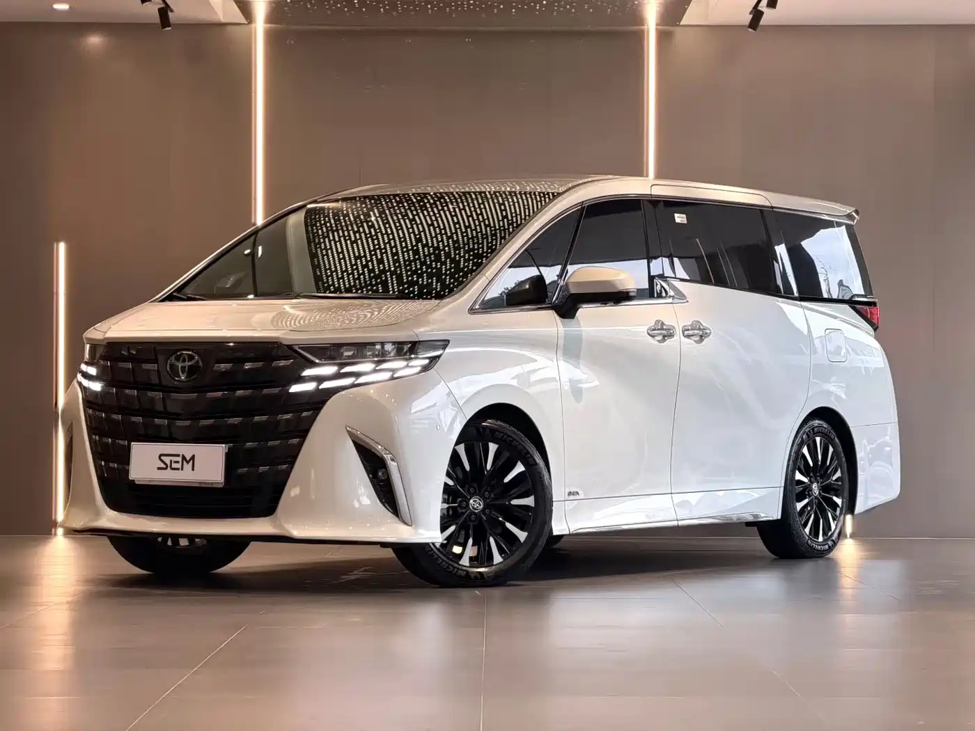 Toyota Alphard 2024 — пригон из Китая