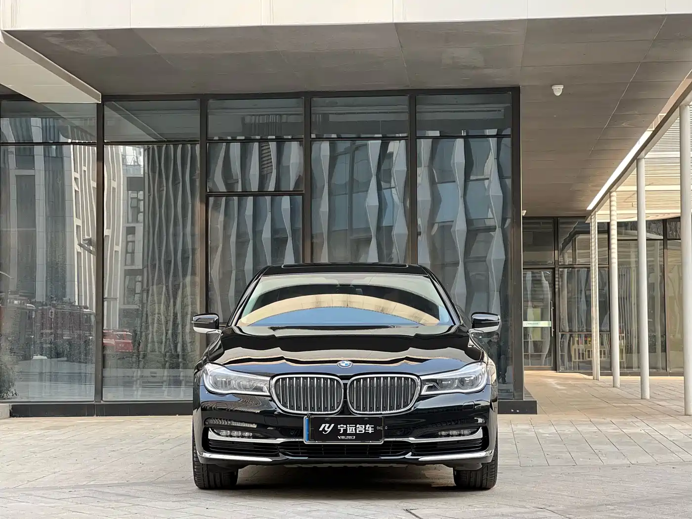 BMW 7 Series 2017 740Li Leading Edition фото 2