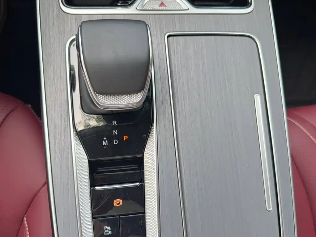 Фото 15 - Hongqi HS5