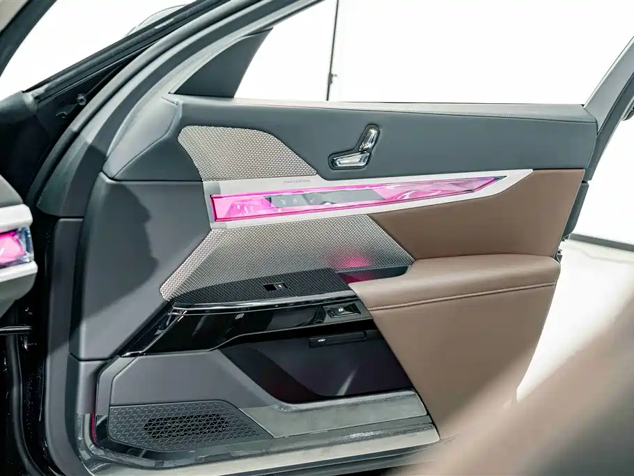 BMW 7 Series 2023 Model 735Li M Sport Package фото 17