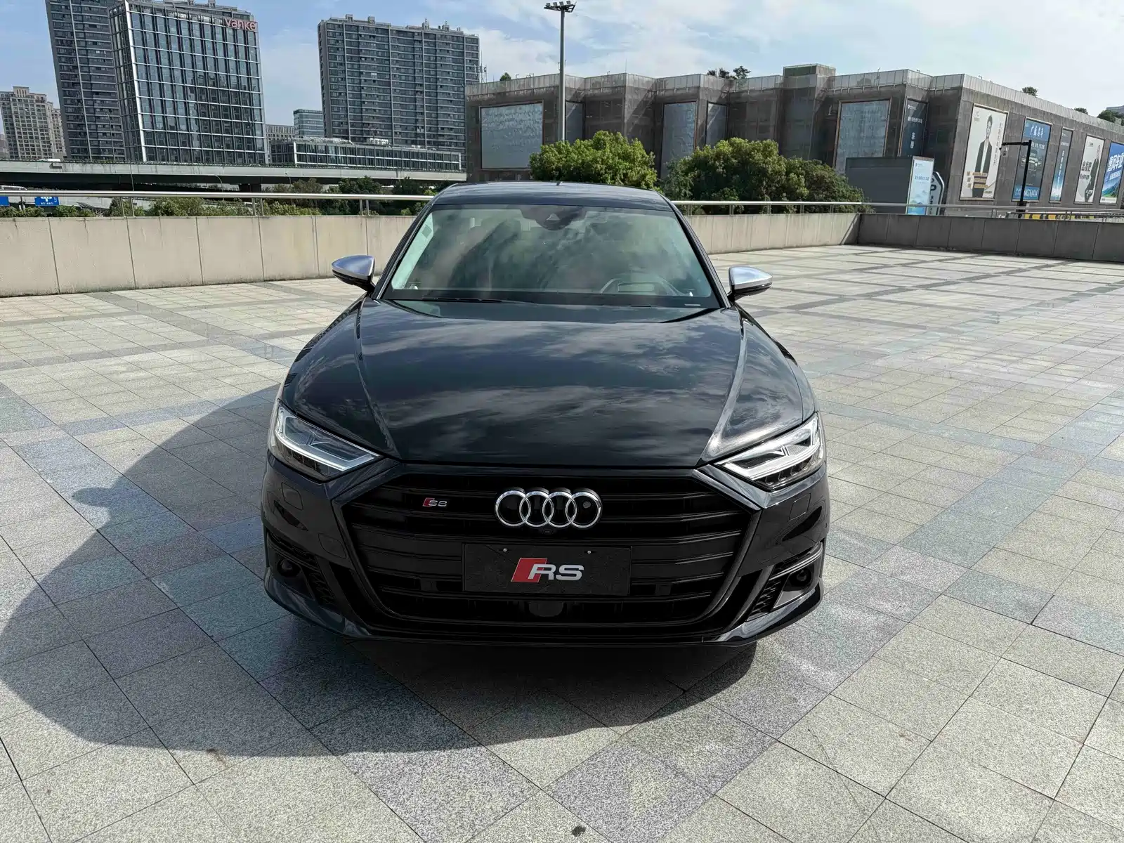 Фото 2 - Audi S8