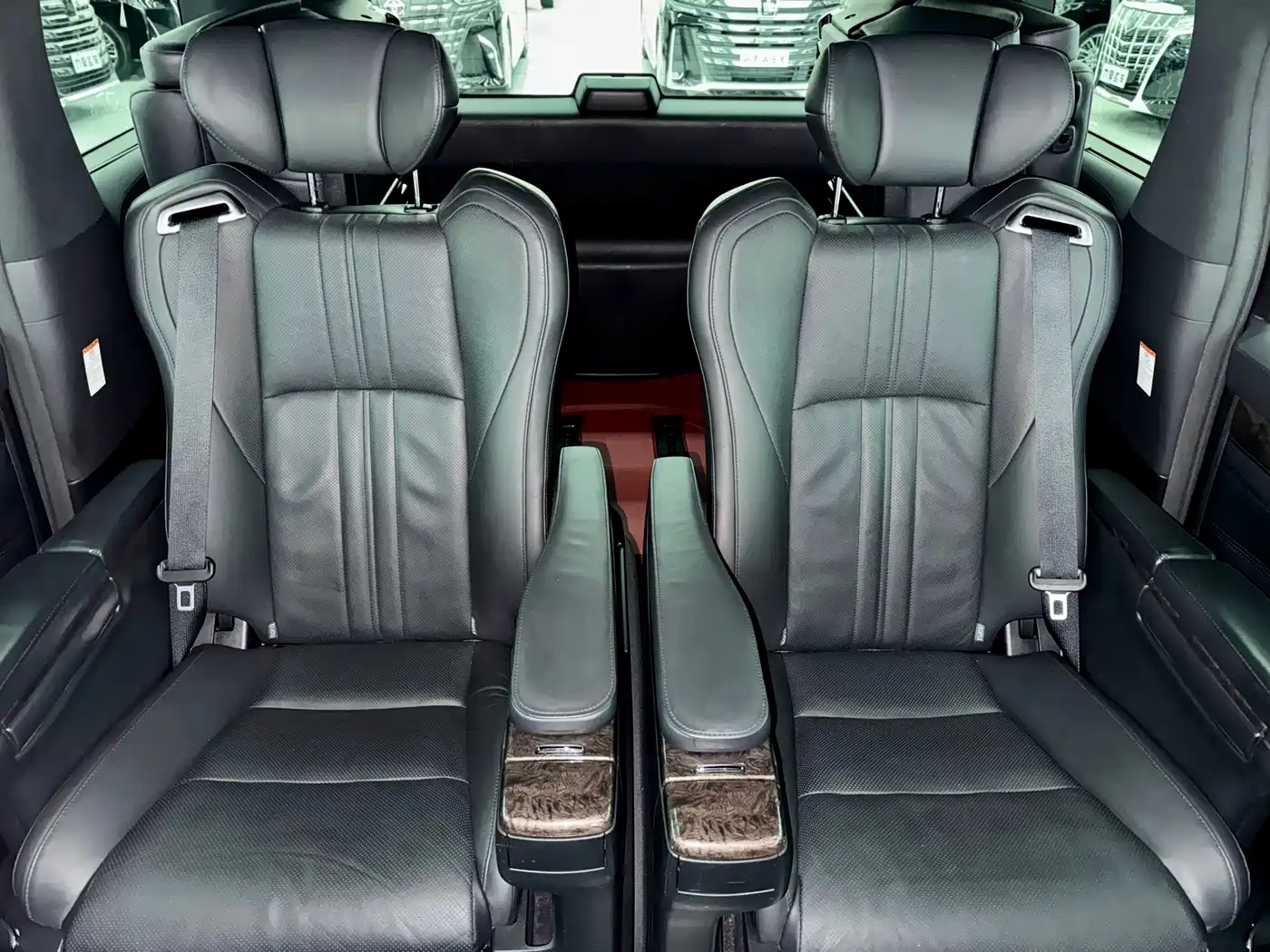 Toyota Alphard 2020 Hybrid 2.5L Gold Special Edition фото 8