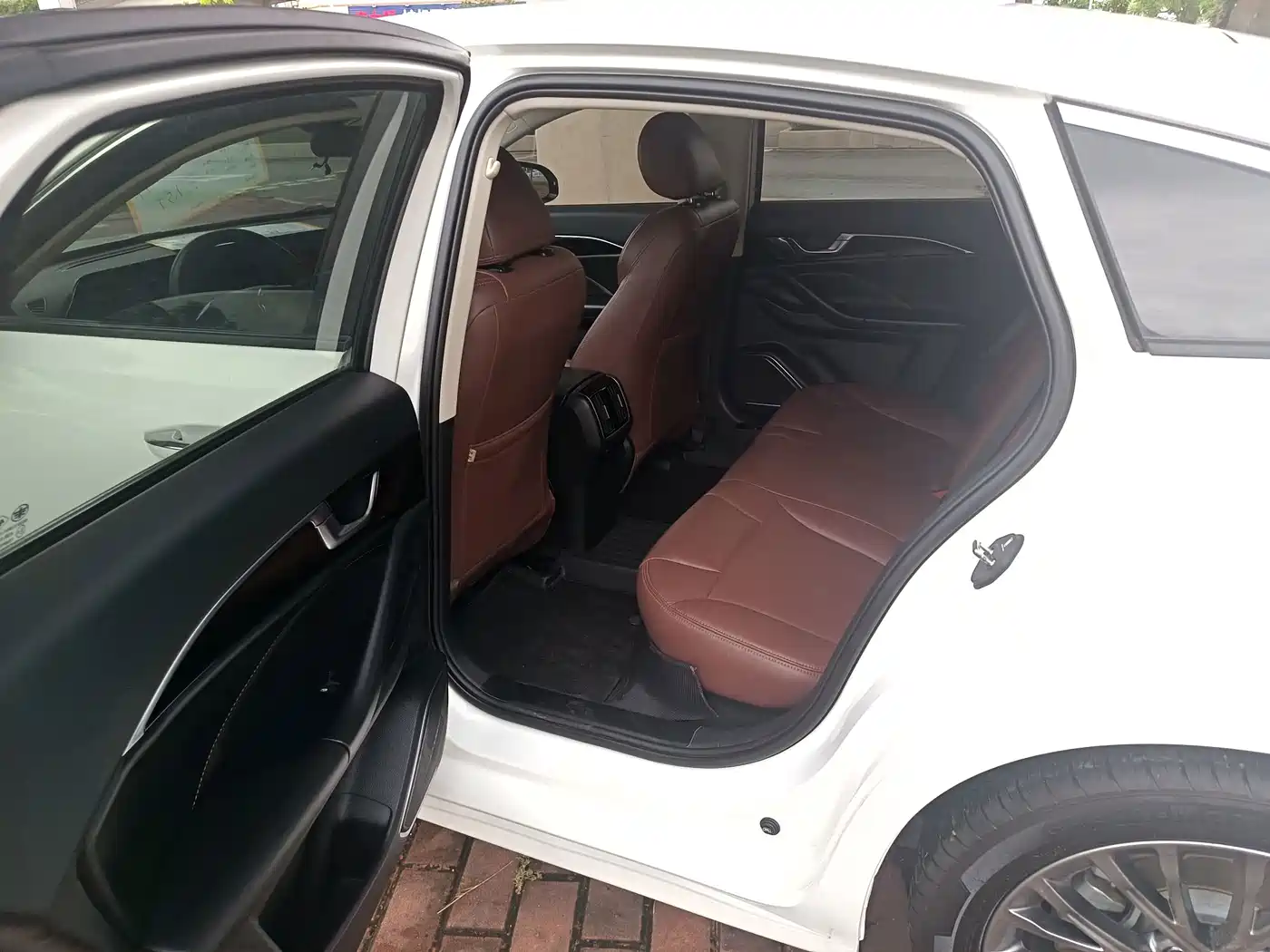 Фото 5 - Besturn B70