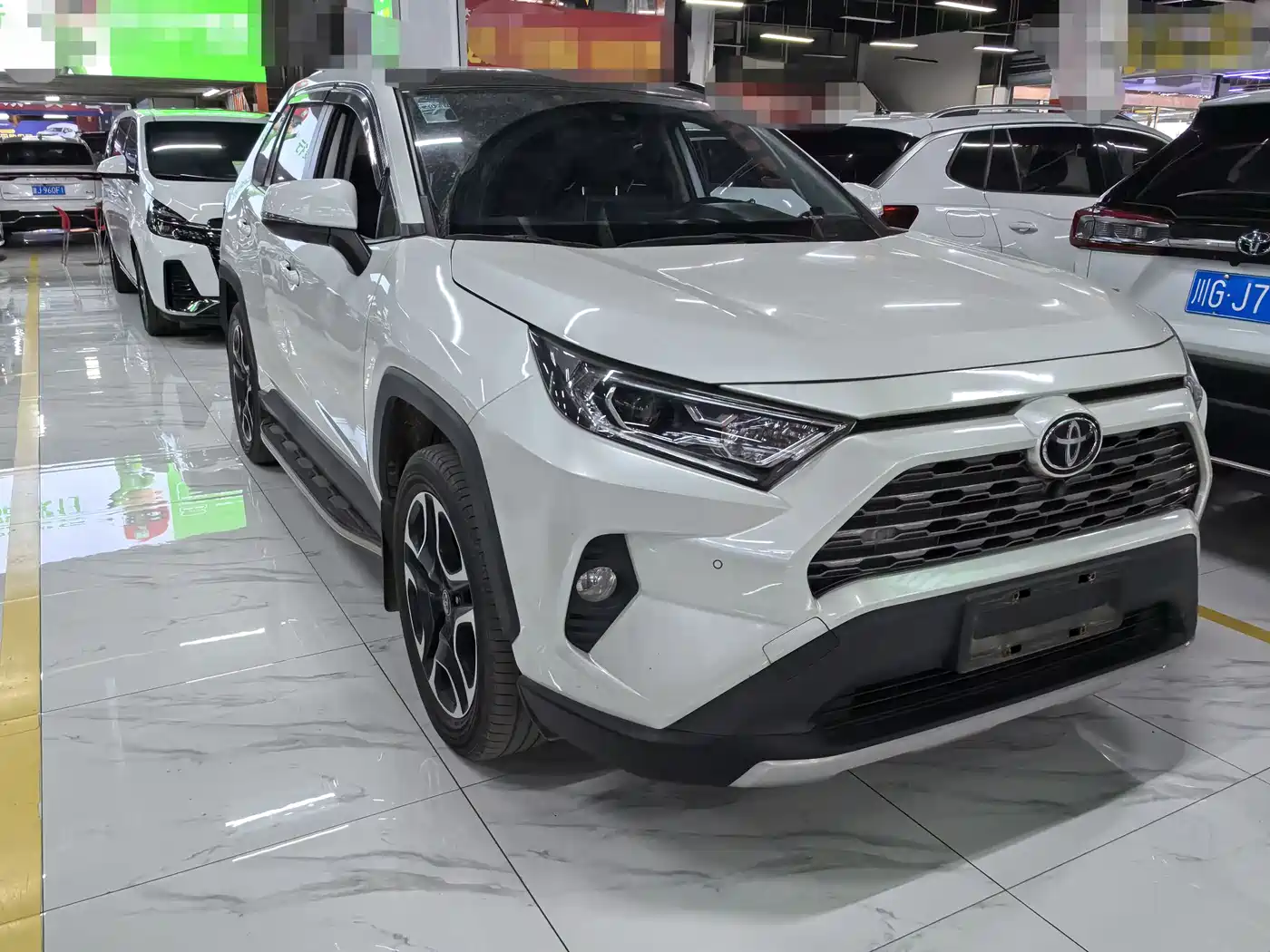 Toyota RAV4 Rongfang 2022 2.0L CVT 4WD Premium Edition фото 3