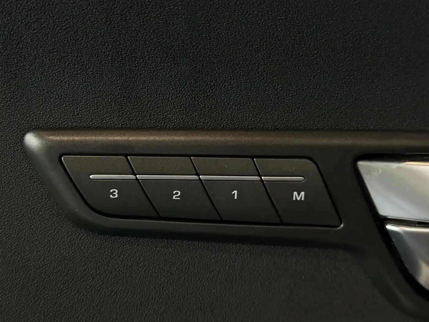 Land Rover Range Rover Evoque 2015 2.0T 5-Door Intelligent Edition фото 5