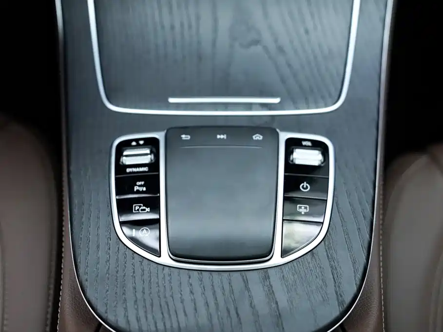 Mercedes-Benz E-Class, миниатюра 10