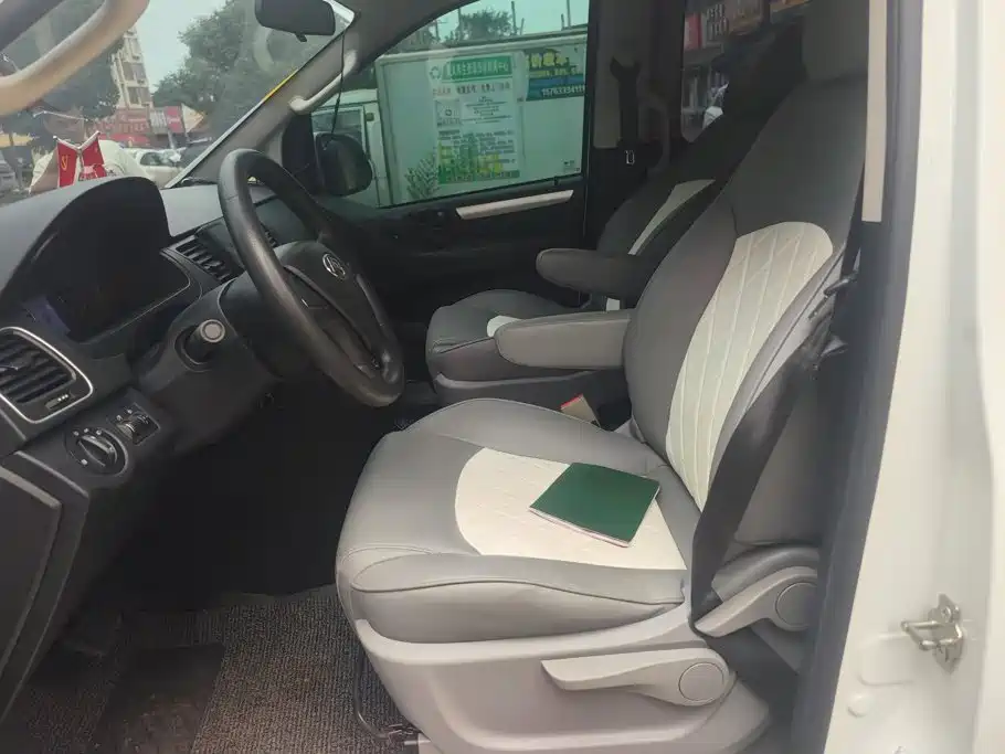 SAIC Maxus Maxus G10 2020 2021 2.0T Automatic Smart Edition Gasoline 7-Seater