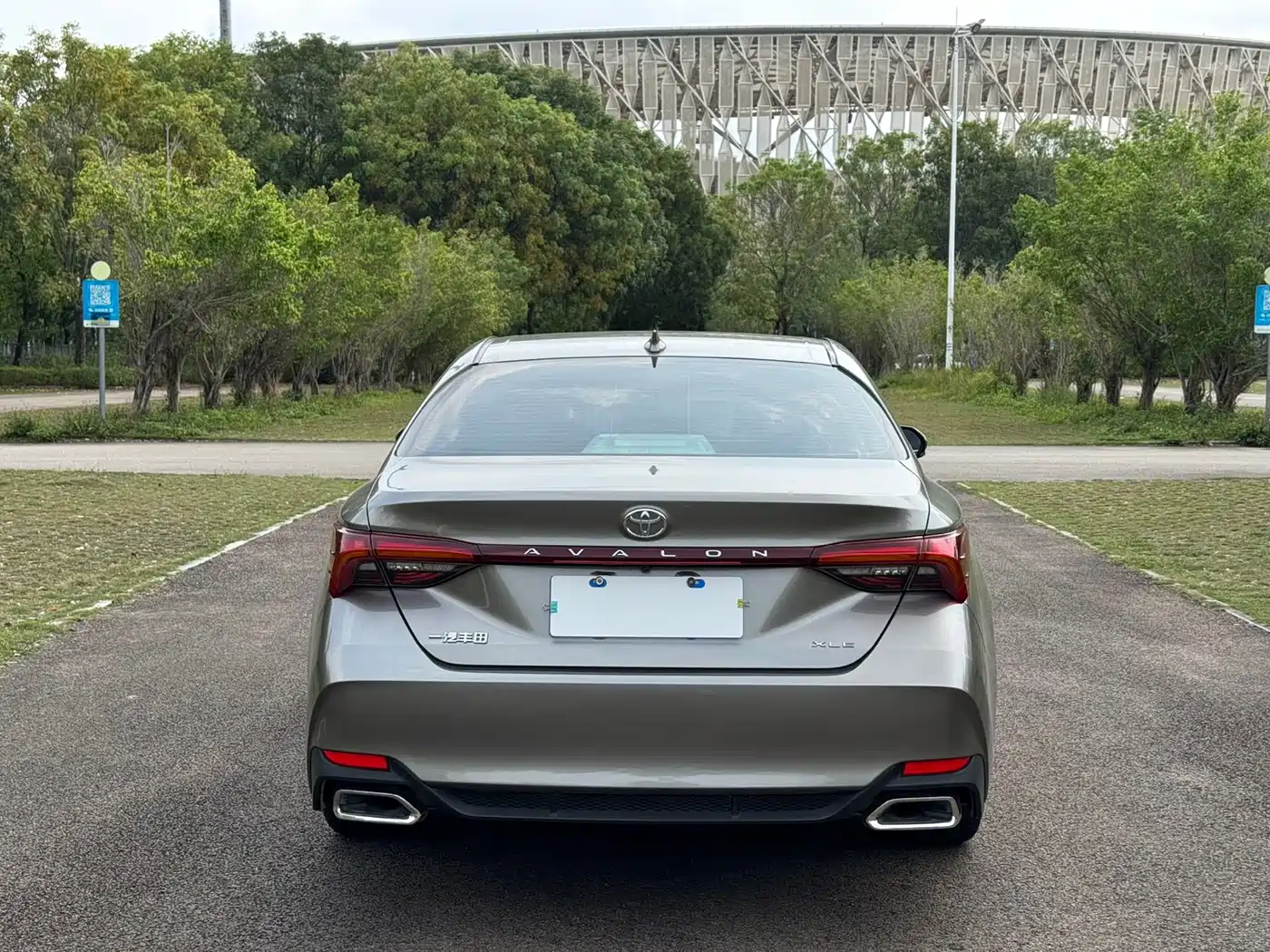 Toyota Avalon 2022 2.0L XLE Premium фото 8
