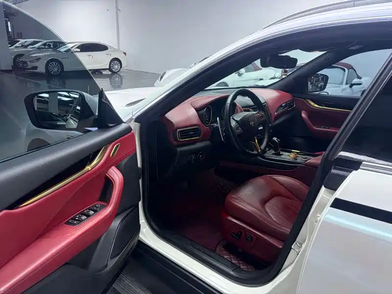 Maserati Levante 2018 3.0T Classic Edition фото 4