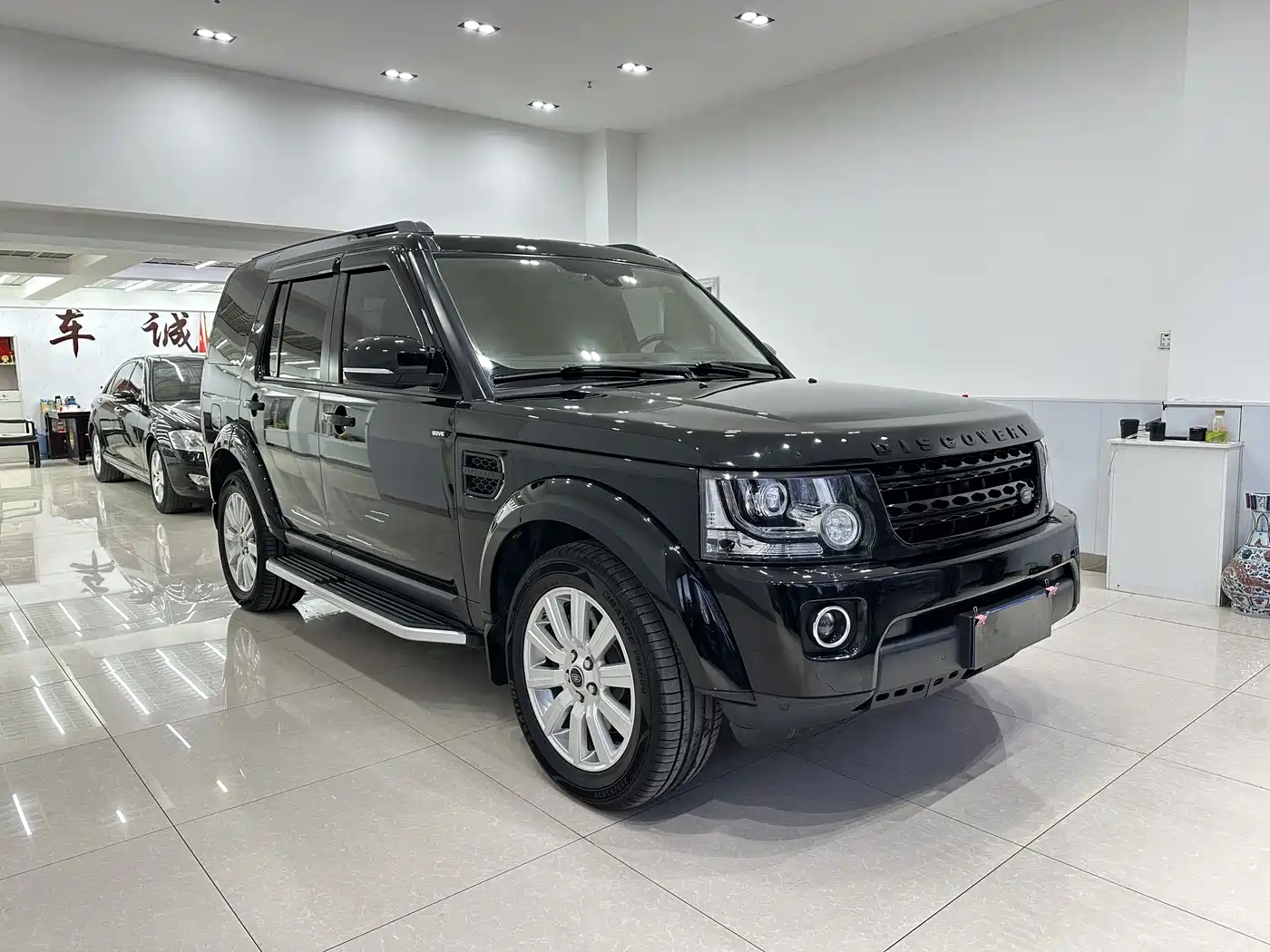 Land Rover Discovery 2015 3.0 SDV6 HSE Diesel фото 3