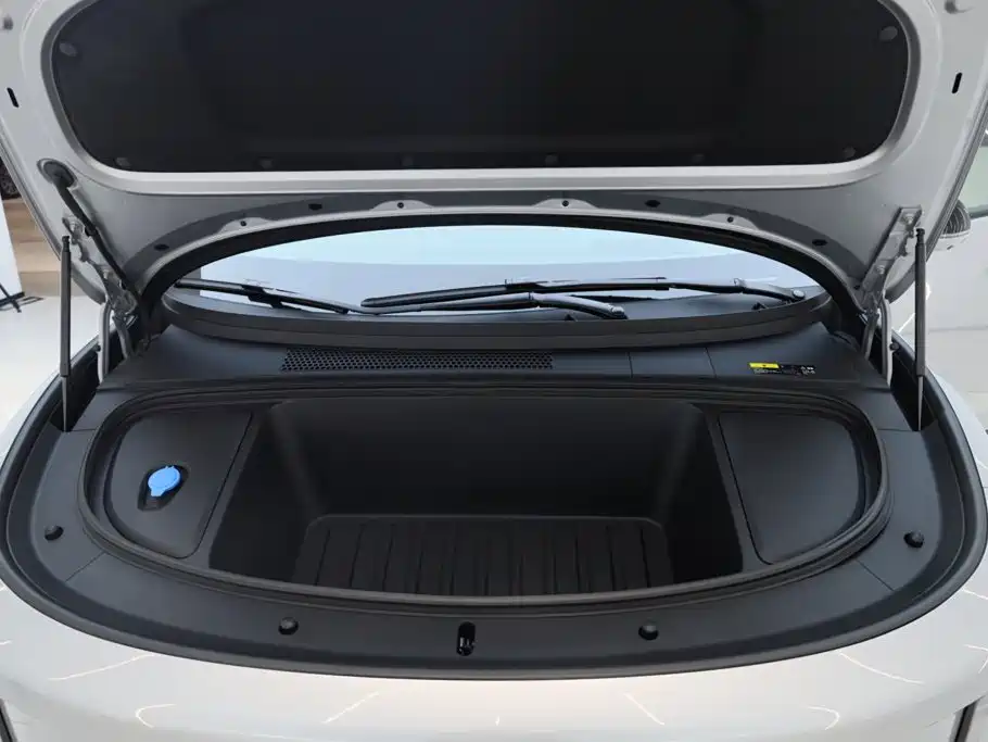 Li Auto i6 2025 2025 4WD Base Model