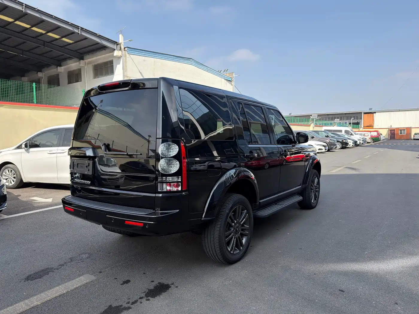 Land Rover Discovery 2015 3.0 SC V6 SE фото 18