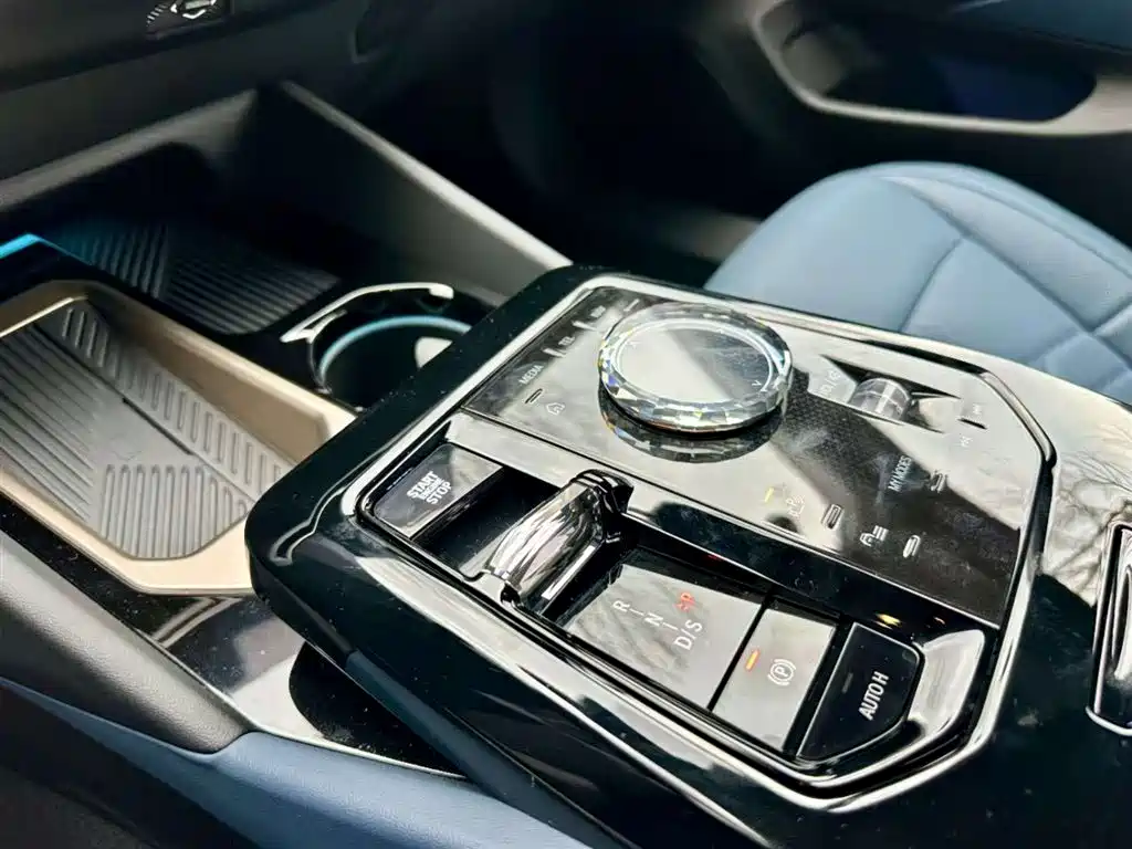BMW 5 Series 2025 530Li Premium M Sport Package фото 11