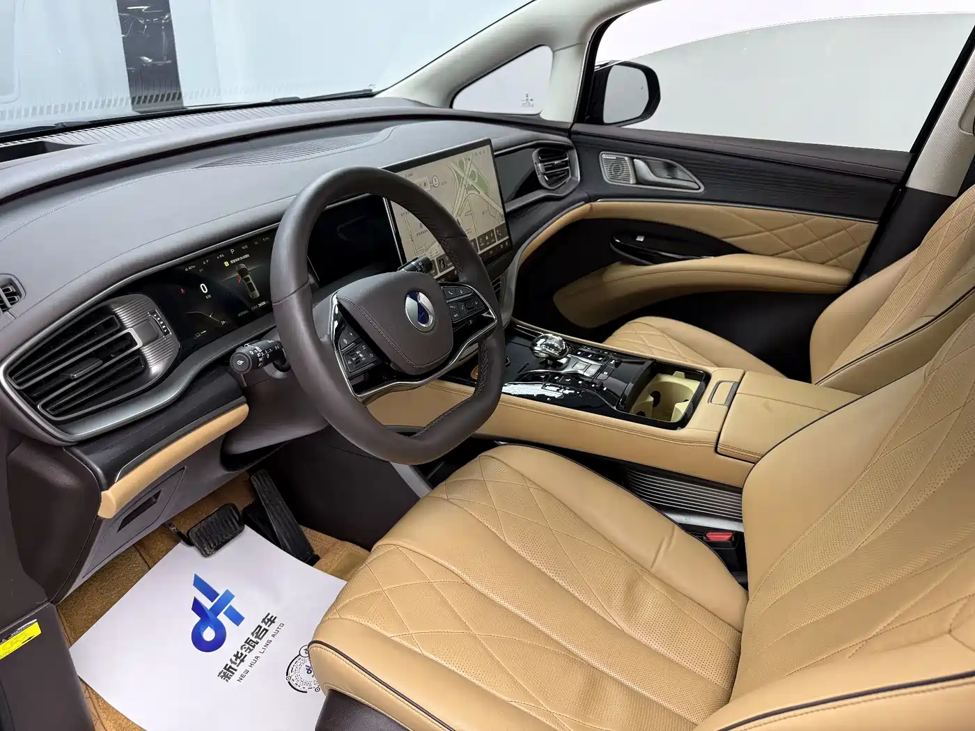Denza D9 2024 DM-i 980 AWD Prestige фото 15