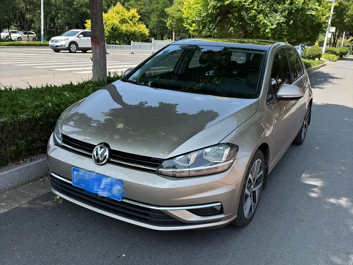 Фото 1 - Volkswagen Golf
