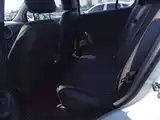 Photo 14 - Chevrolet Trax
