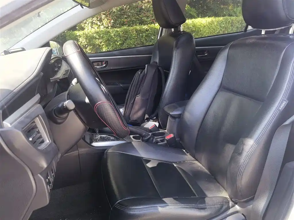 Toyota Corolla 2014 1.6L CVT GL-i фото 8
