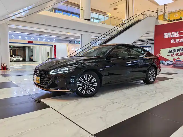 Nissan Teana 2025 2.0L SV Black Gold Edition — фото 3