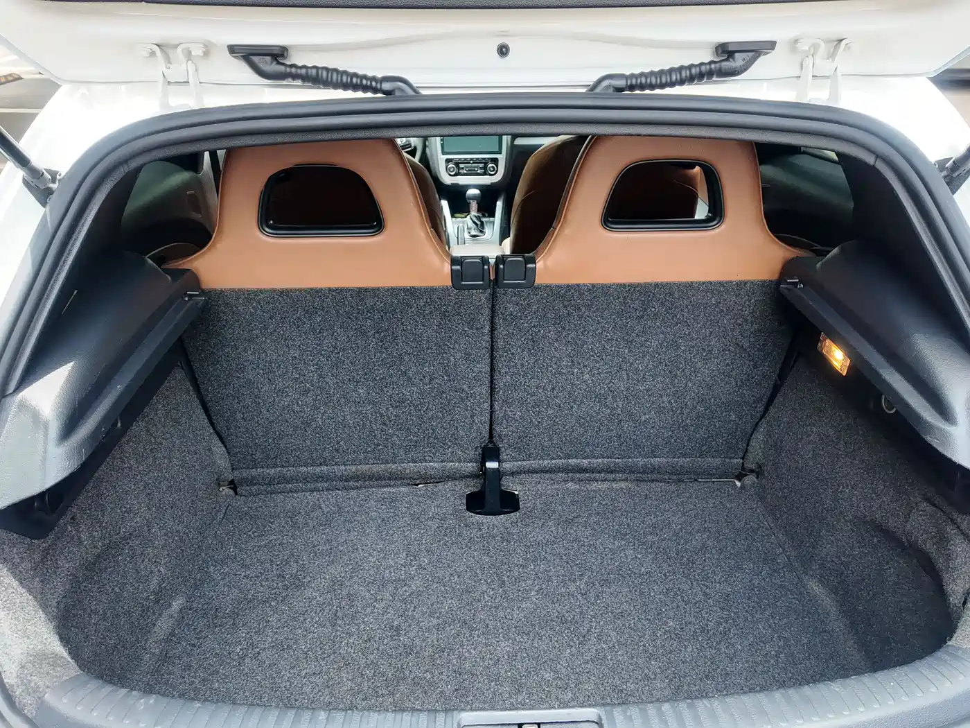 Volkswagen Scirocco 2011 2.0TSI Luxury фото 26