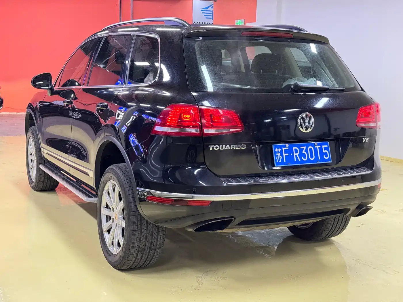VOLKSWAGEN TOUAREG