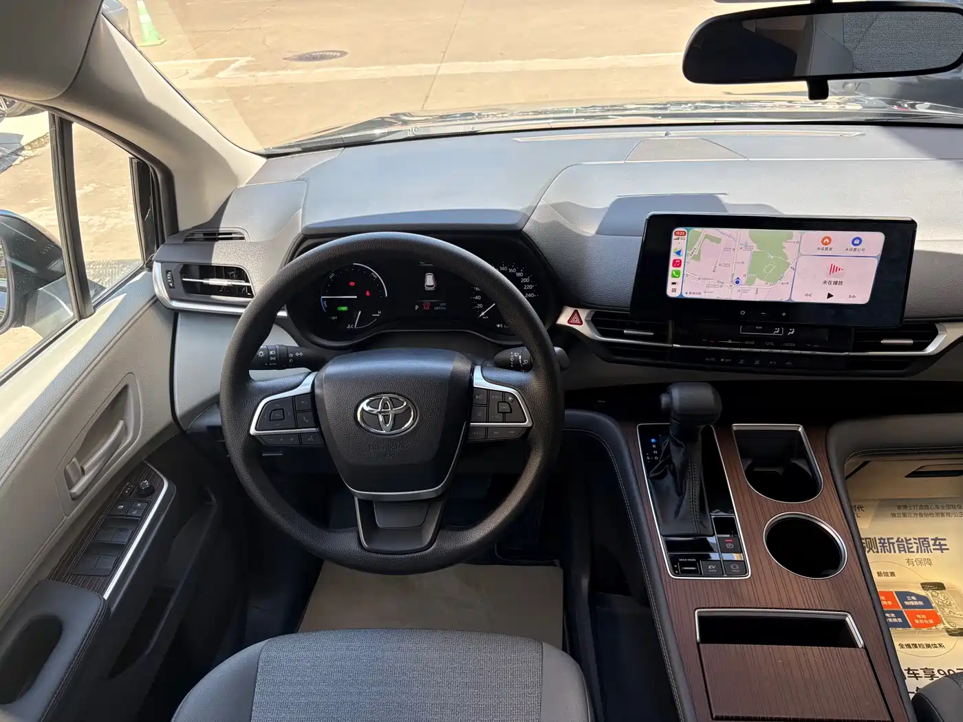 Toyota Sienna 2024 2.5L Hybrid Comfort Edition фото 15