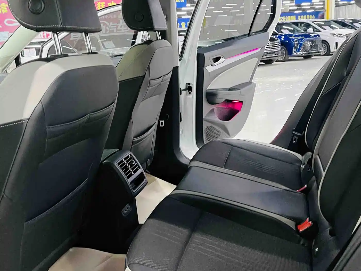 Volkswagen Golf 2023 Facelift 280TSI DSG Pro фото 7