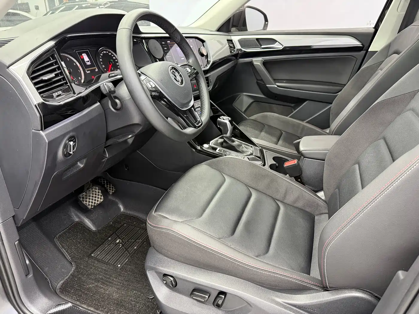 Volkswagen Tayron 2022 280TSI 2WD Luxury Smart Connect Edition фото 7