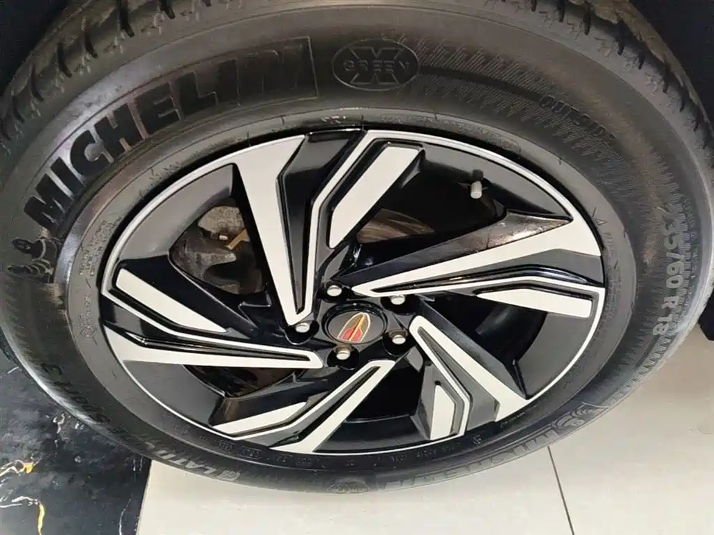 Hongqi HS5 2022 Facelift 2.0T Smart Flag Enjoyment Edition фото 23