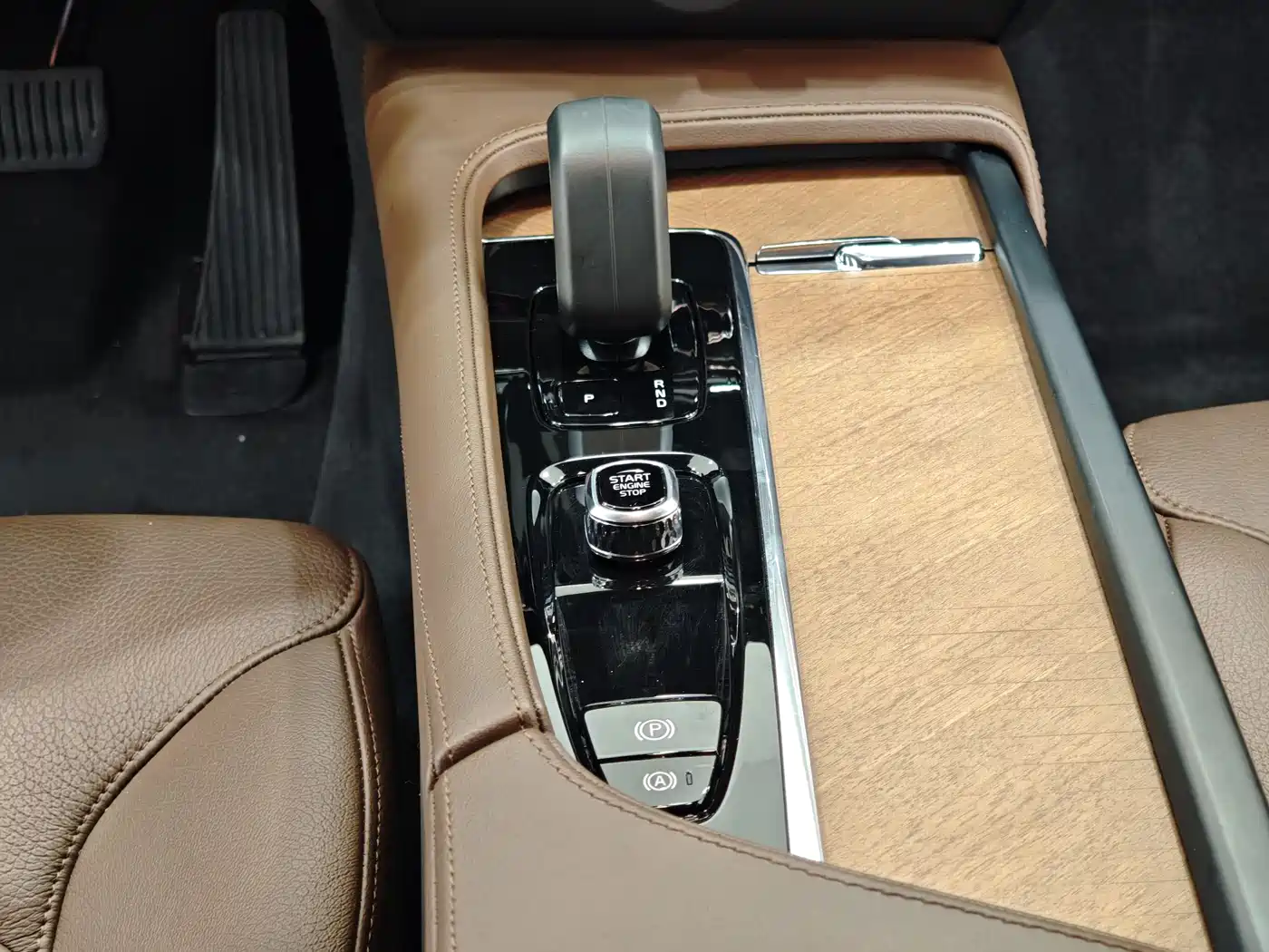 Volvo S90 2024 B5 Momentum Luxury Edition фото 10