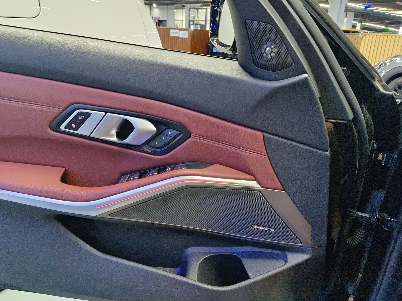 BMW 3 Series 2023 325i M Sport Black Night Package фото 10