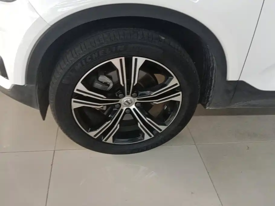 Фото 6 - Volvo XC40