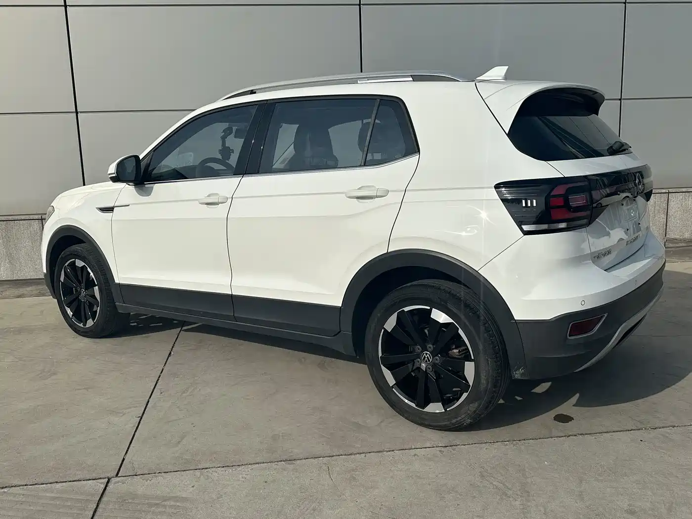 VOLKSWAGEN EXPLORING THE SHADOW