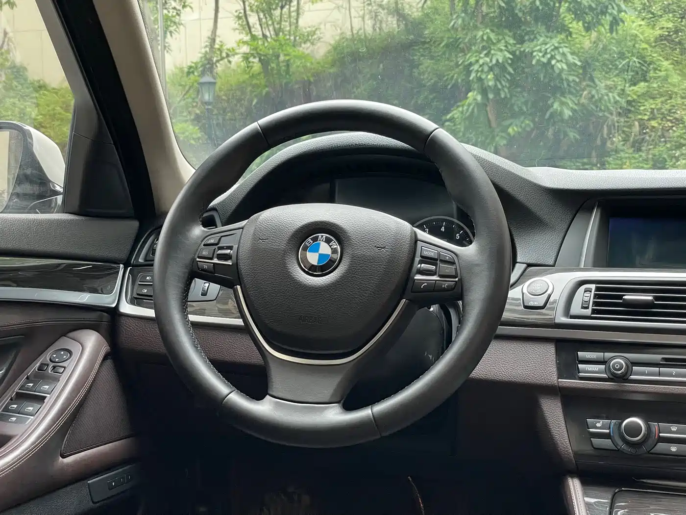 BMW 5 Series 2014 525Li Luxury Design Package фото 18