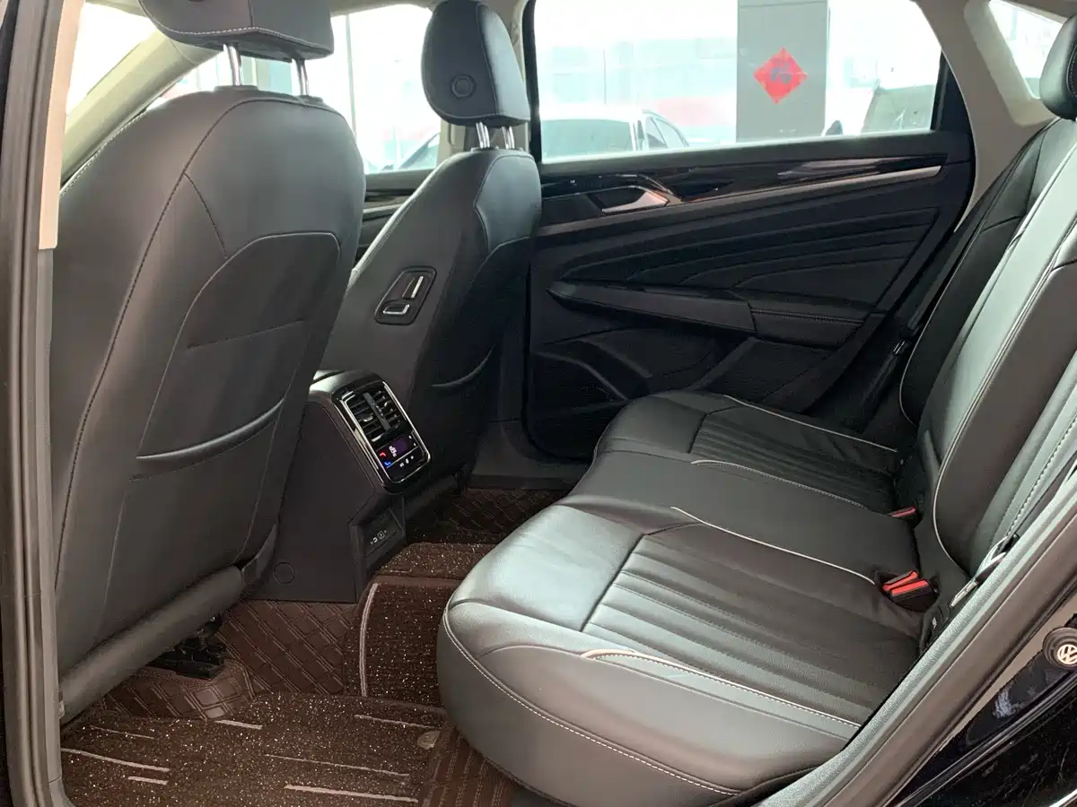 Volkswagen Passat 2023 330TSI Starlight Elite Edition фото 7