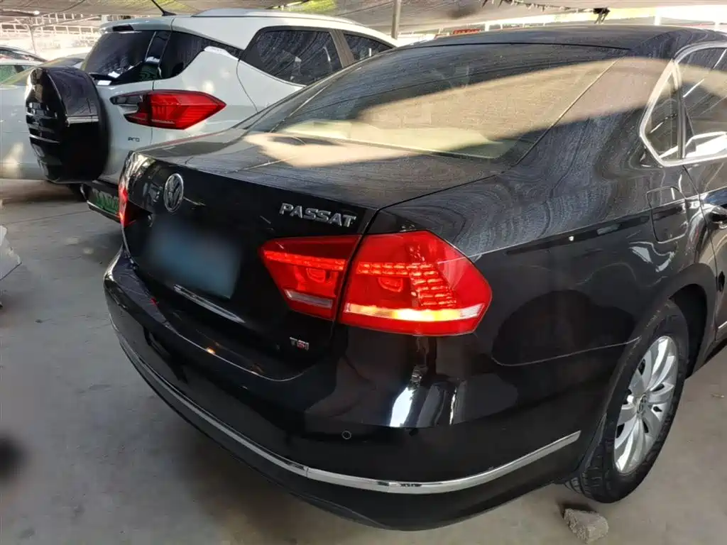 Volkswagen Passat 2014 1.8TSI DSG Luxury Edition фото 6