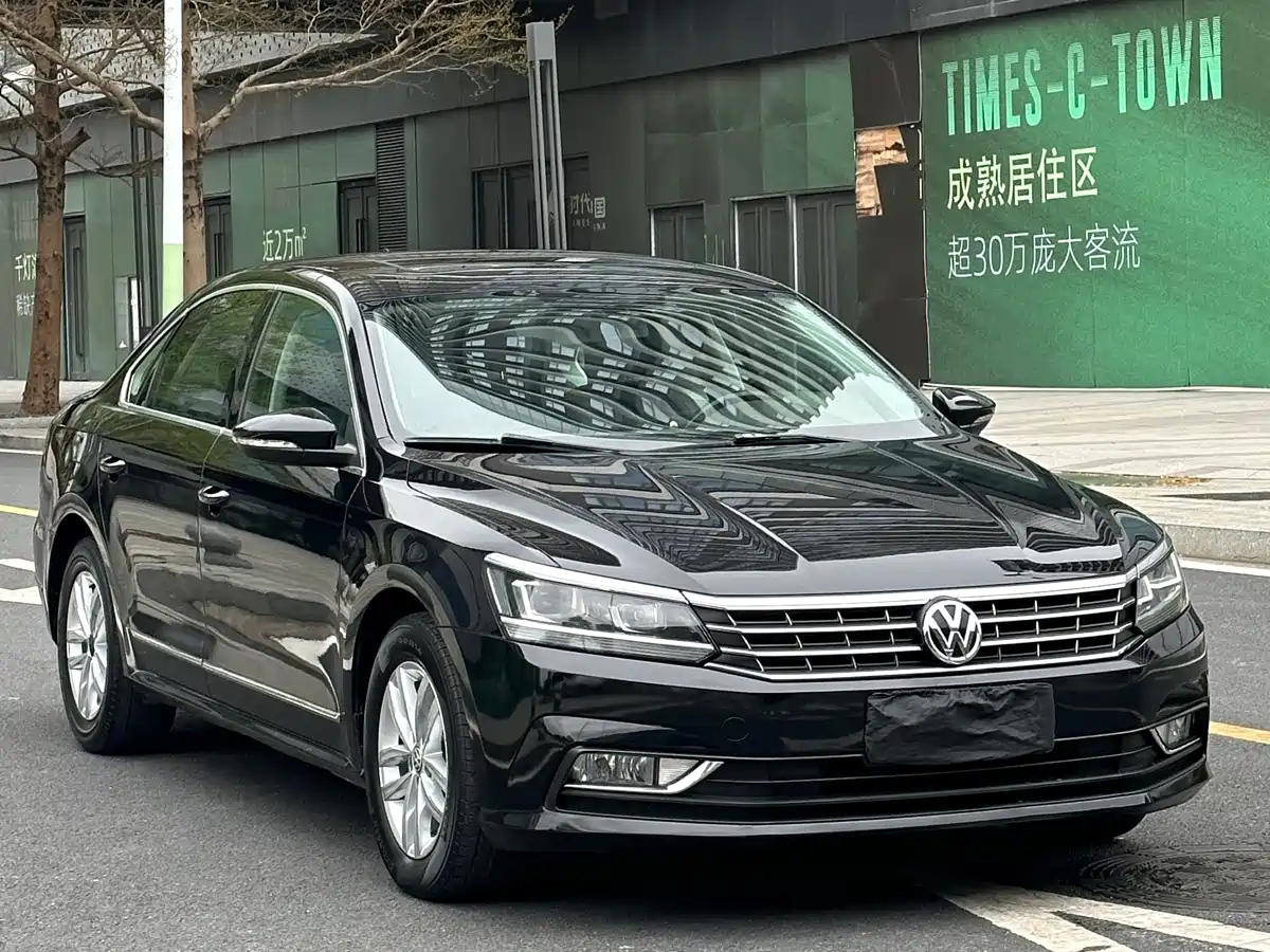 Volkswagen Passat 2016 330TSI DSG Honor Edition фото 3